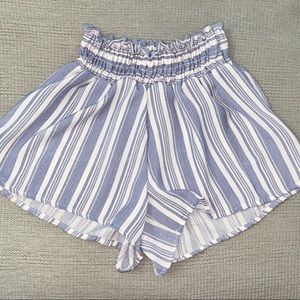 Fashion Nova- Bolsa Chica Stripped Shorts